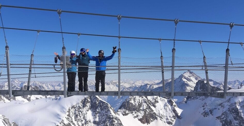 get to the Titlis Cliff Walk